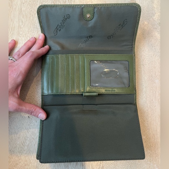 FOSSIL leather flap wallet, Never Used, green leather checkbook wallet - Picture 5 of 6